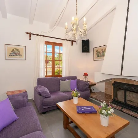 Sleeps 5 Pool Air Con Wifi بويينسا