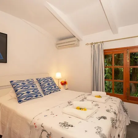 Sleeps 5 Pool Air Con Wifi فيلة